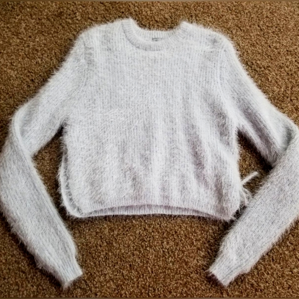 Soft Charlotte Russe Crop Top Sweater/Size Small